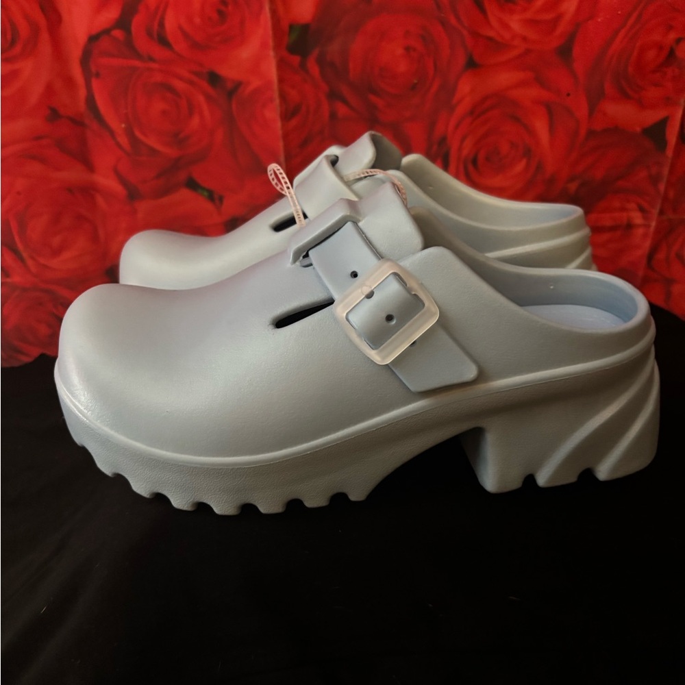 Stylish Gray Clogs with Buckle